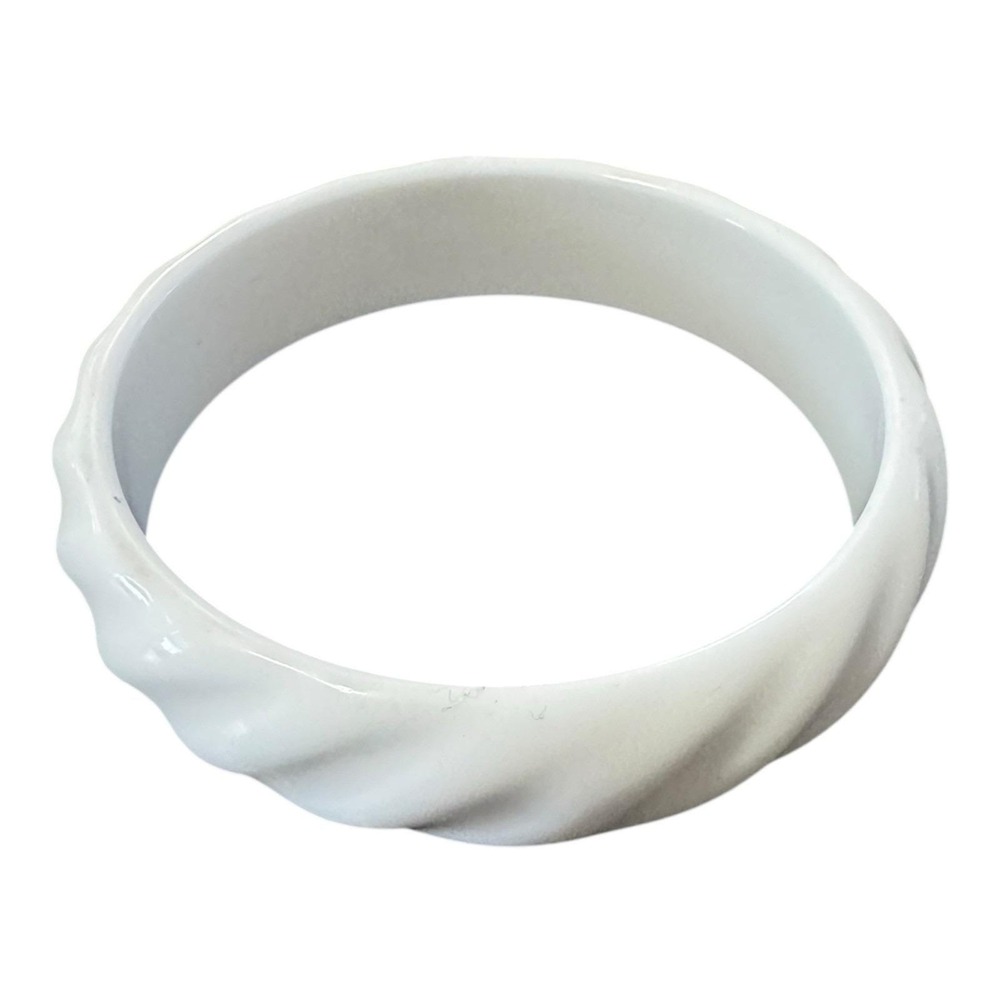 Vintage White Plastic Faux Jade Bangle Bracelet Twisted Carved Style‎